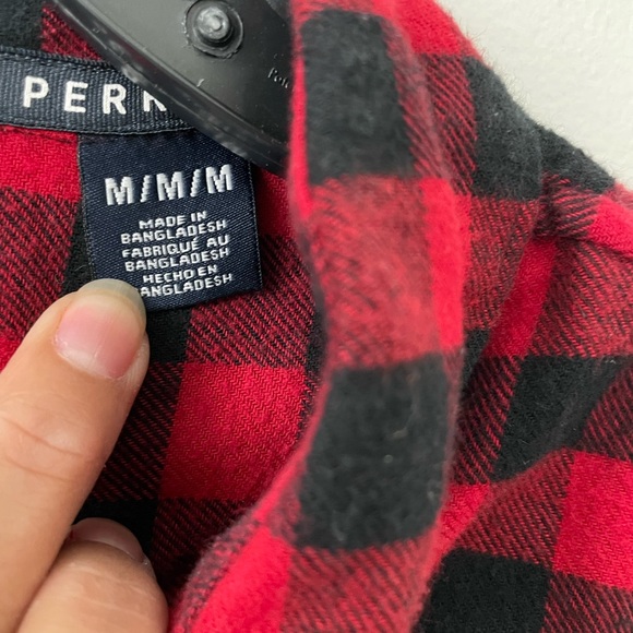 Perry Ellis America Red and black size medium shirt - Picture 6 of 7